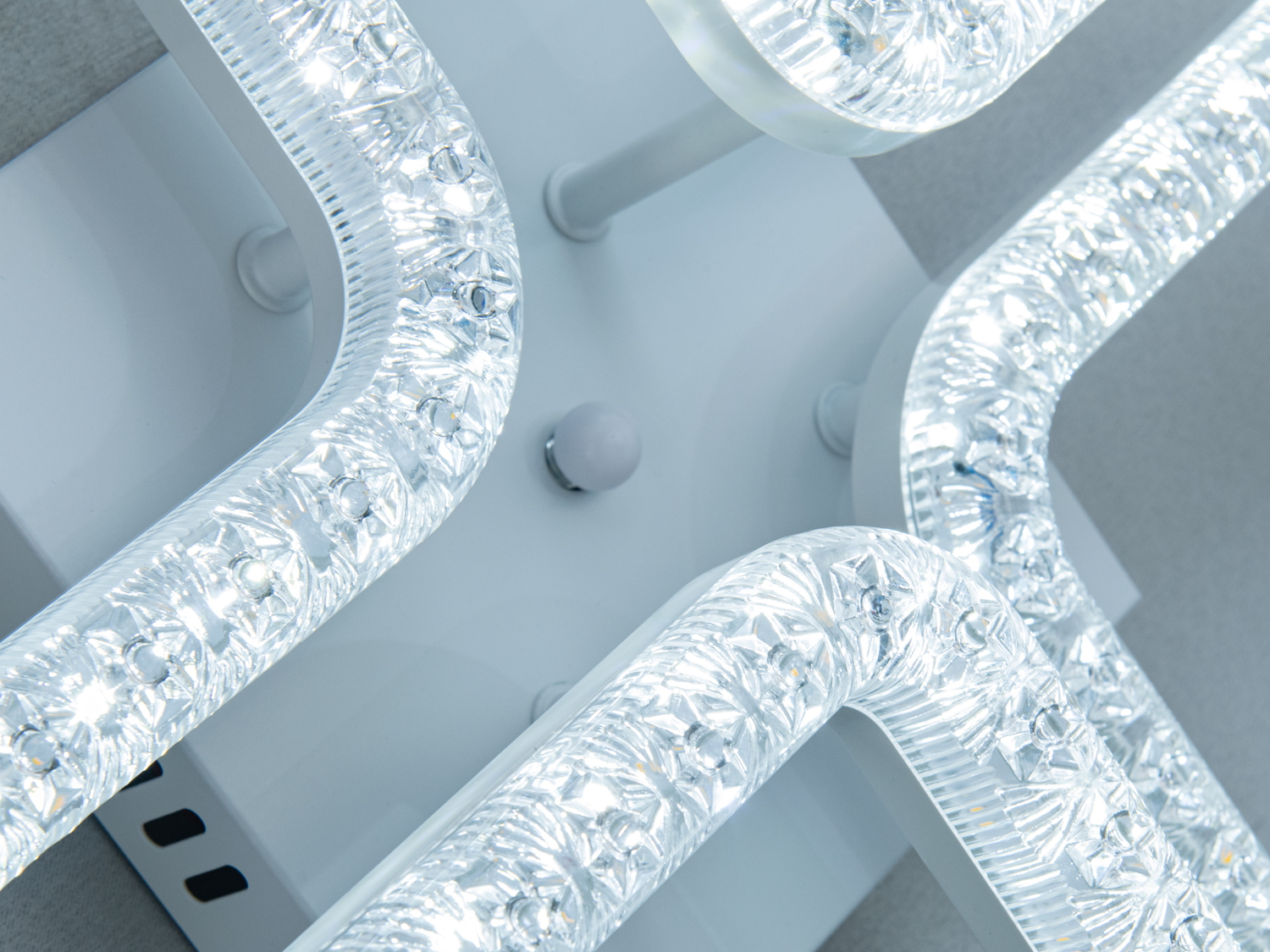 Стельова LED люстра біла 70 Вт