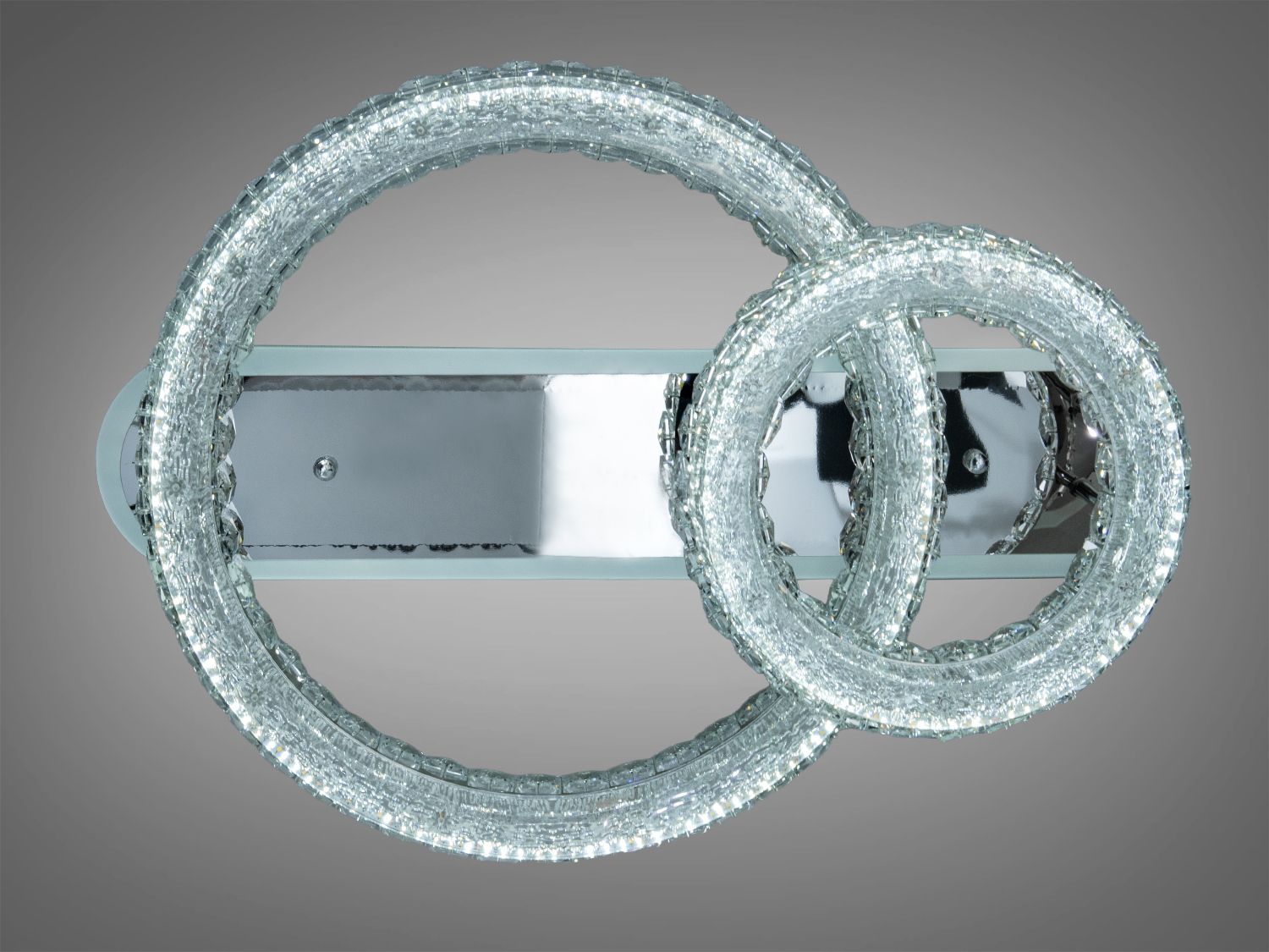 Два кільця світильника з прозорого акрилу на металевій основі. Ідеально підходить для сучасного інтер′єру з акцентом на стильність.