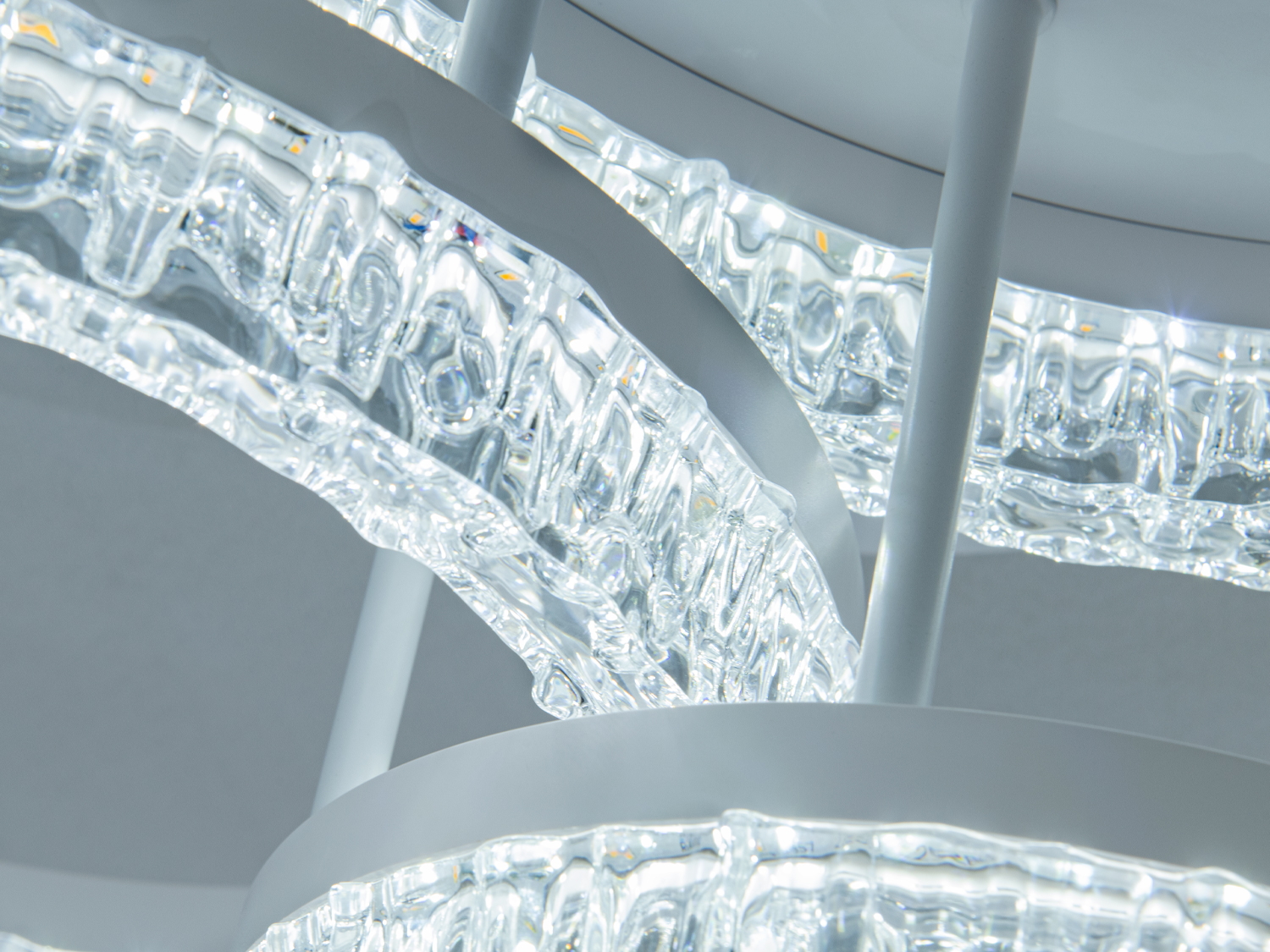 Стельова світлодіодна люстра біла 88 Вт