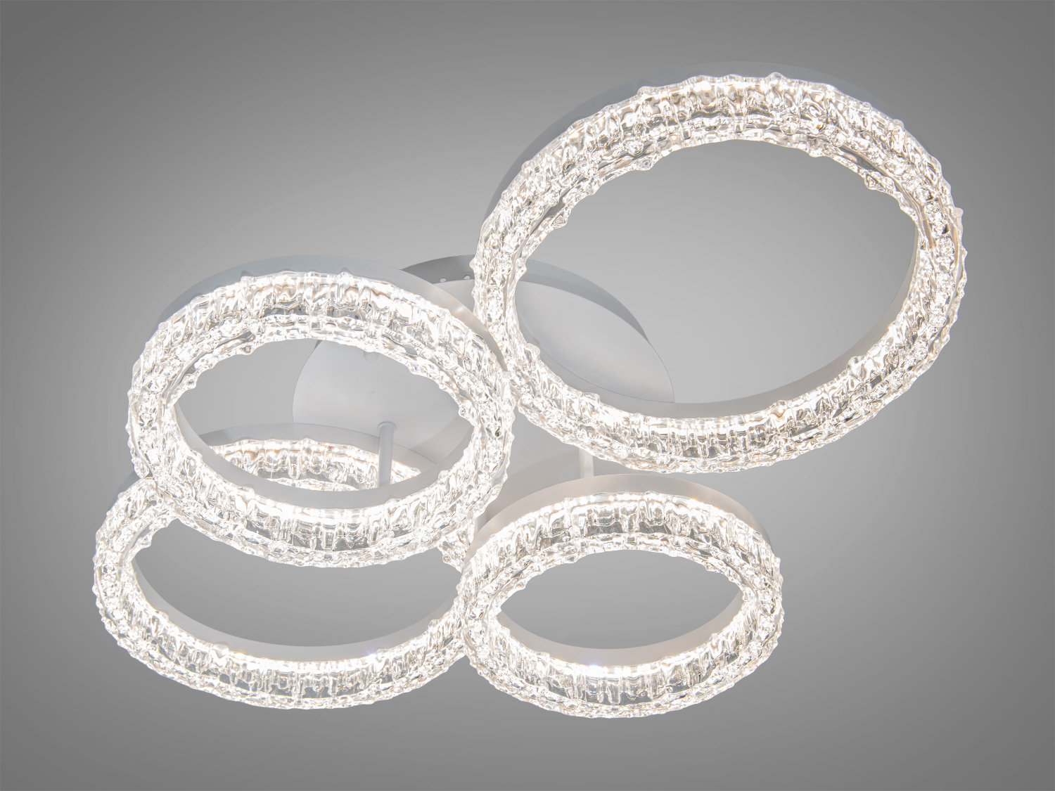 Стельовий світильник з прозорими кільцями, що створюють ефект кришталю. Ідеальний для освітлення вітальні або спальні.