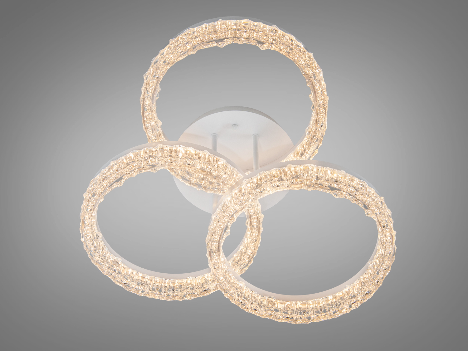 Декоративний світильник з трьома кільцями, що переплітаються, з теплим світлом. Підходить для затишного освітлення.