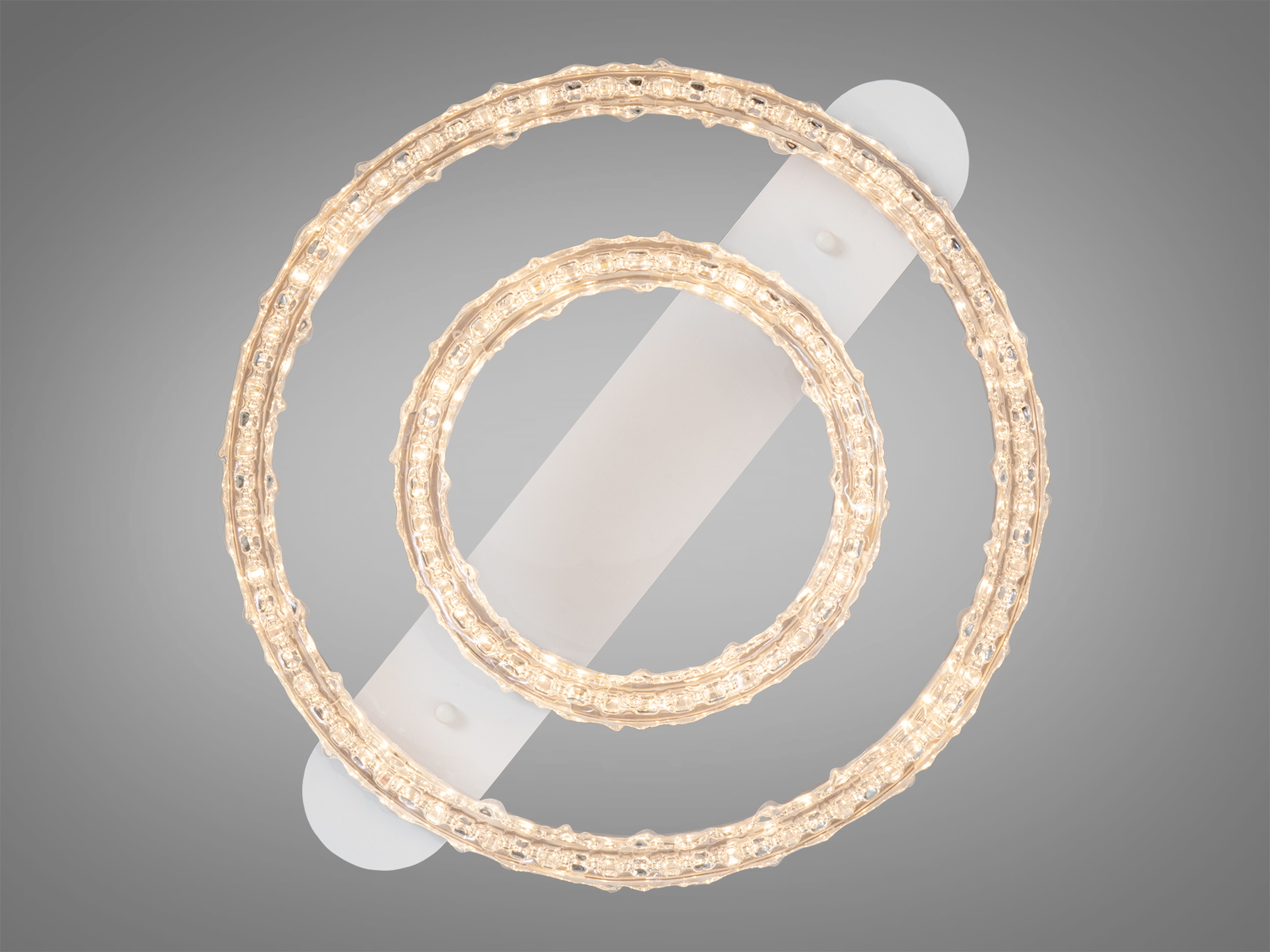 Круглий світильник з двома кільцями, що забезпечують рівномірне освітлення. Підходить для монтажу на стелі в спальні.