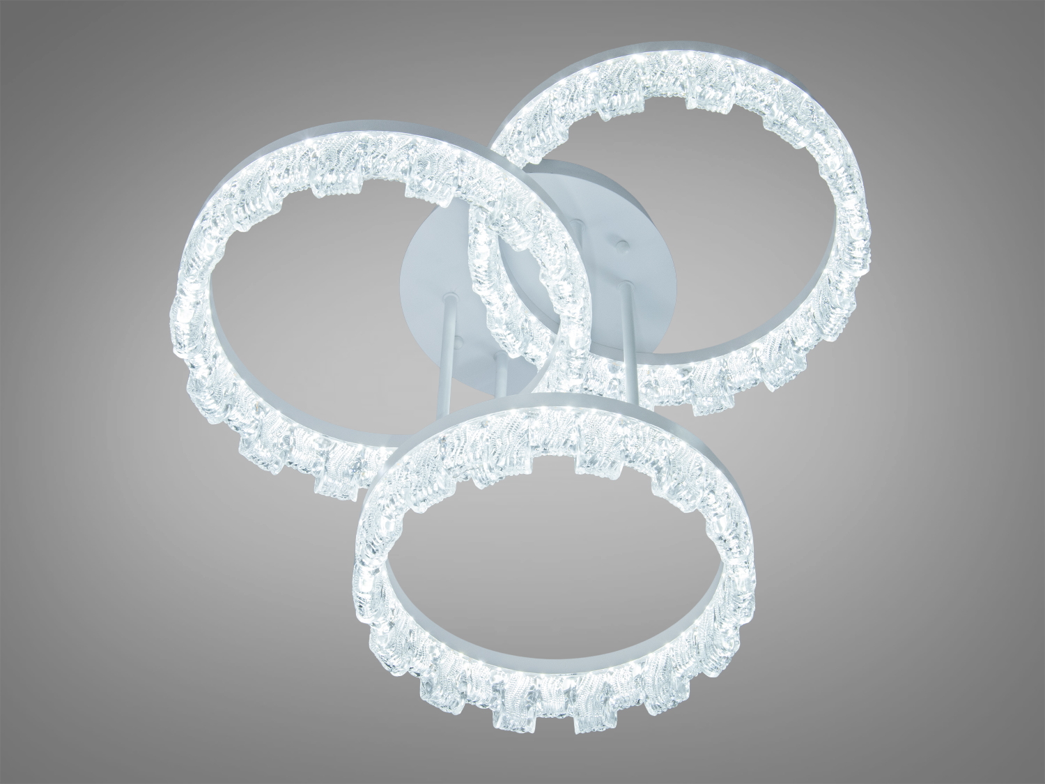 Прозорі акрилові плафони led люстри гармонійно вписуються в будь-який сучасний інтерєр, відображаючи колір стелі та створюючи відчуття легкості та простору.