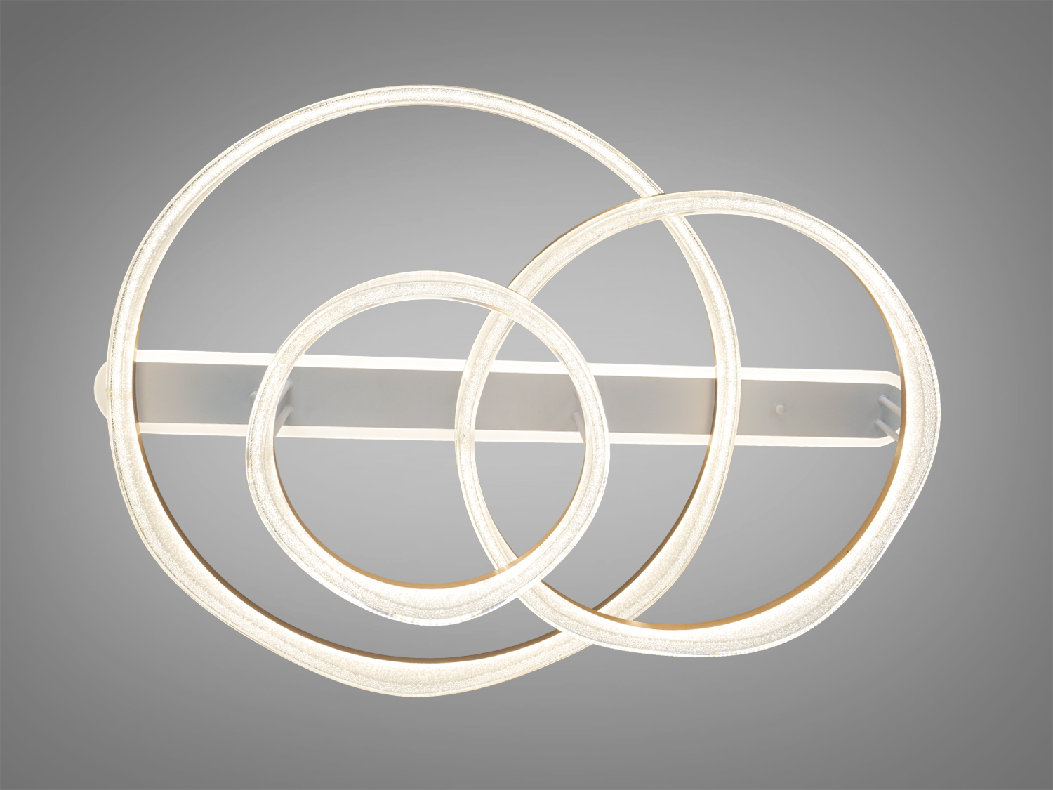 Світильник з трьома акриловими кільцями, що створюють об′ємний ефект. Ідеальний для стельового монтажу в сучасному дизайні.