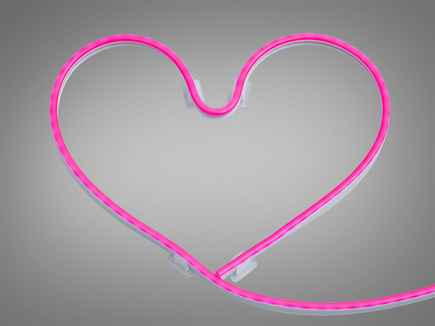 Світлодіодний неоновий шнур у формі серця, закріплений на стіні. Використовується для романтичного освітлення в домашньому інтер′єрі.
