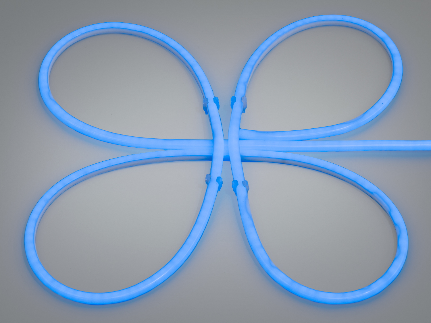 Гнучкий неон Diasha 220В, блакитне світло, 12мм, IP67, 8 Вт/м, 800 лм/м. Рівномірна лінія без точок, крок різу 100 мм, радіус 25 мм.