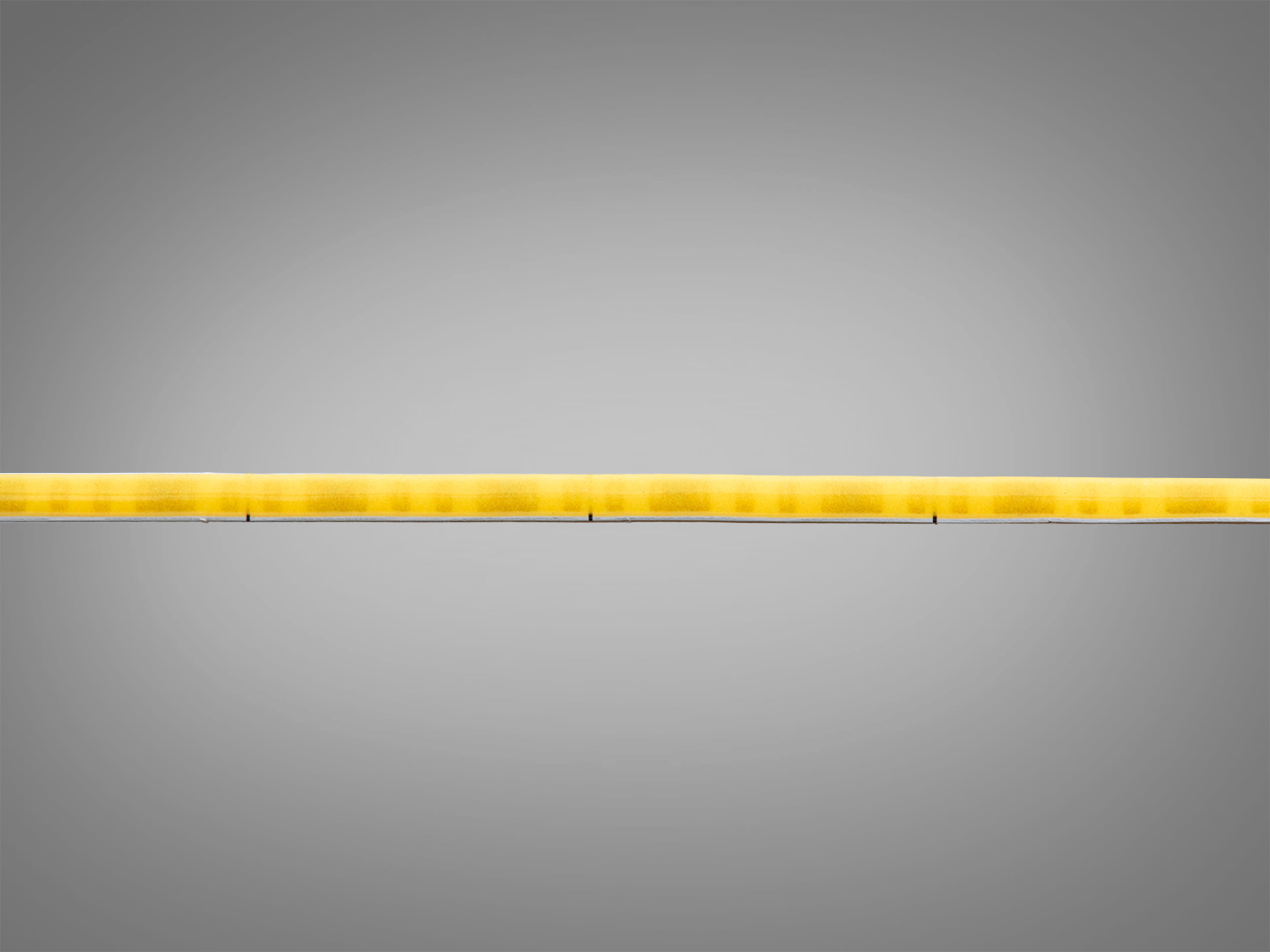 Світлодіодна стрічка жовтого кольору, рівномірне освітлення, підходить для декоративного підсвічування інтер′єру, гнучка конструкція.