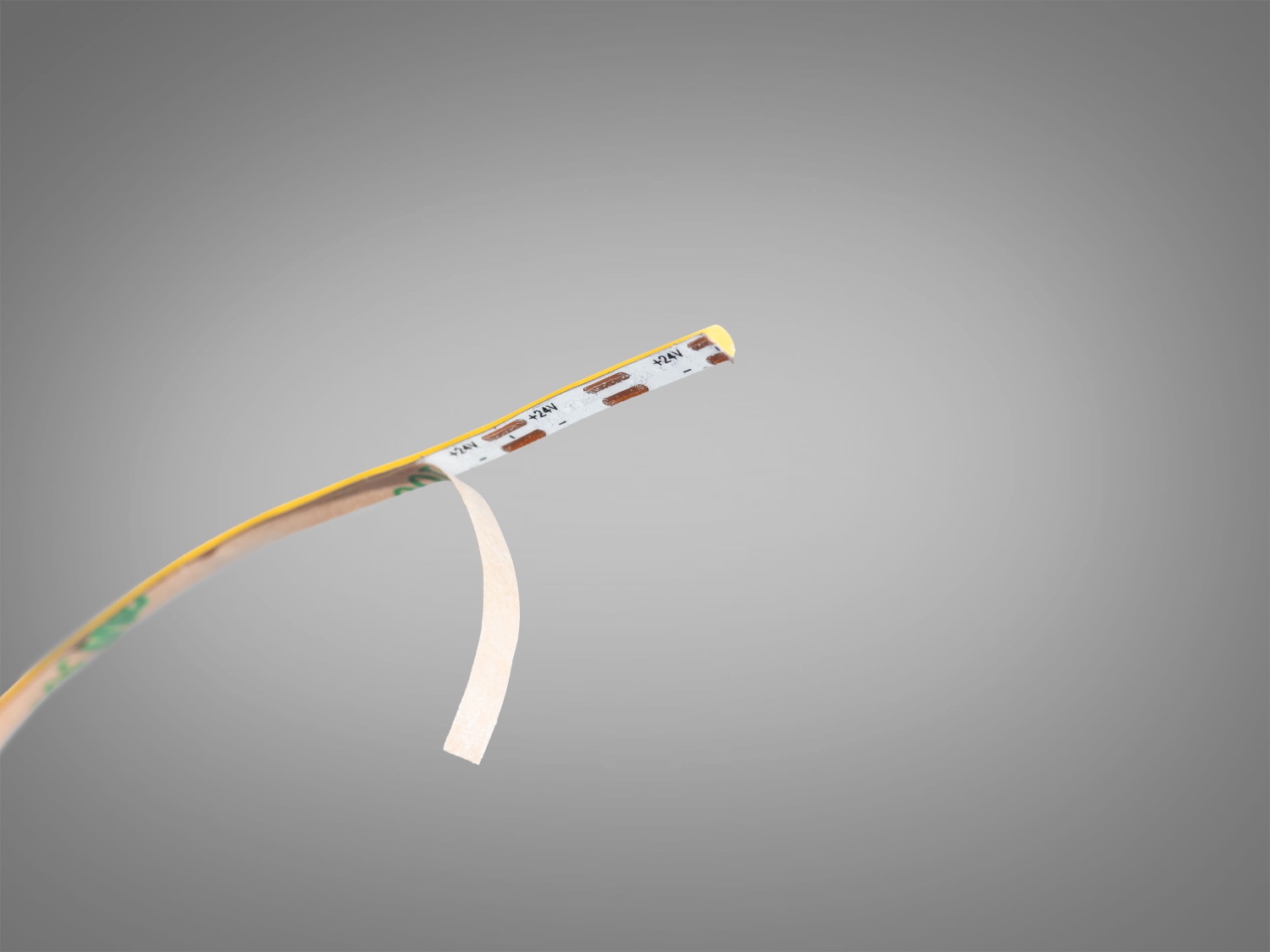 Гнучка світлодіодна стрічка з клейкою основою для легкого монтажу. Підходить для підсвічування меблів або декоративних елементів.