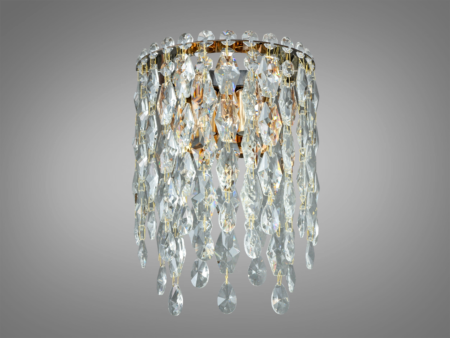 Настінний світильник з кришталевими підвісками, що створюють каскадний ефект. Підходить для класичного інтер′єру, кріплення на стіну.