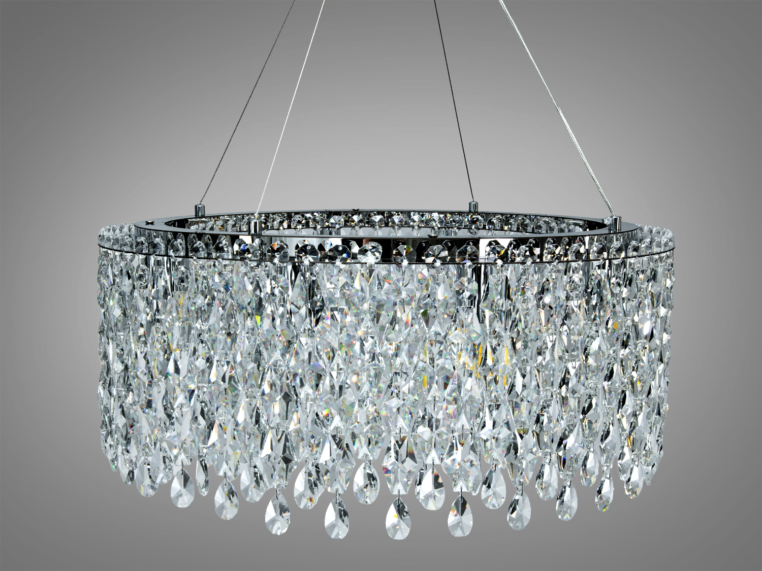 Люстра на тросах з кришталевими підвісками, що створюють ефектний блиск. Підходить для вітальні або їдальні.