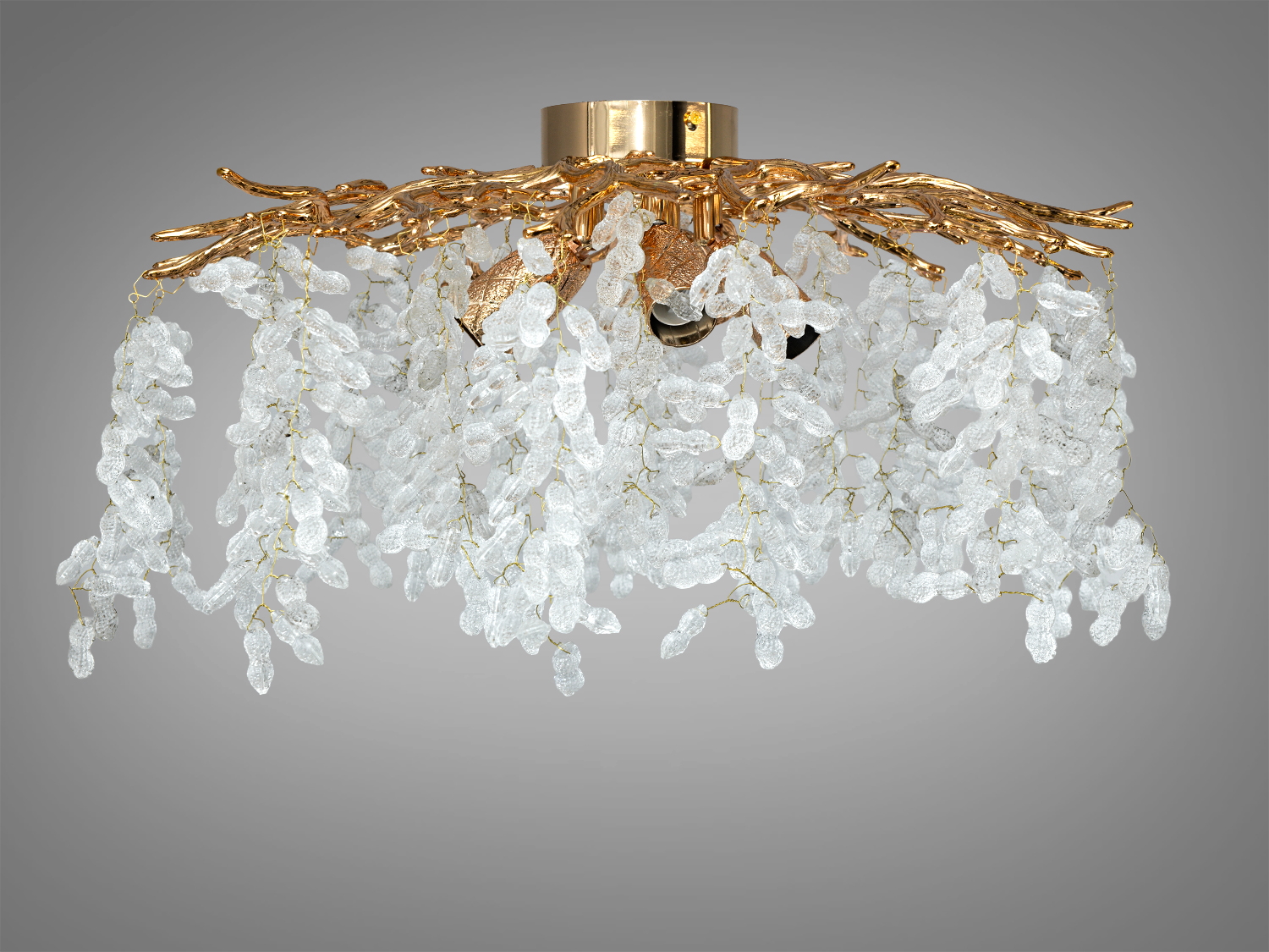 Люстра з гіллястою основою золотого кольору та підвісами з прозорого кришталю, що нагадують виноградні грона. Підходить для вітальні.