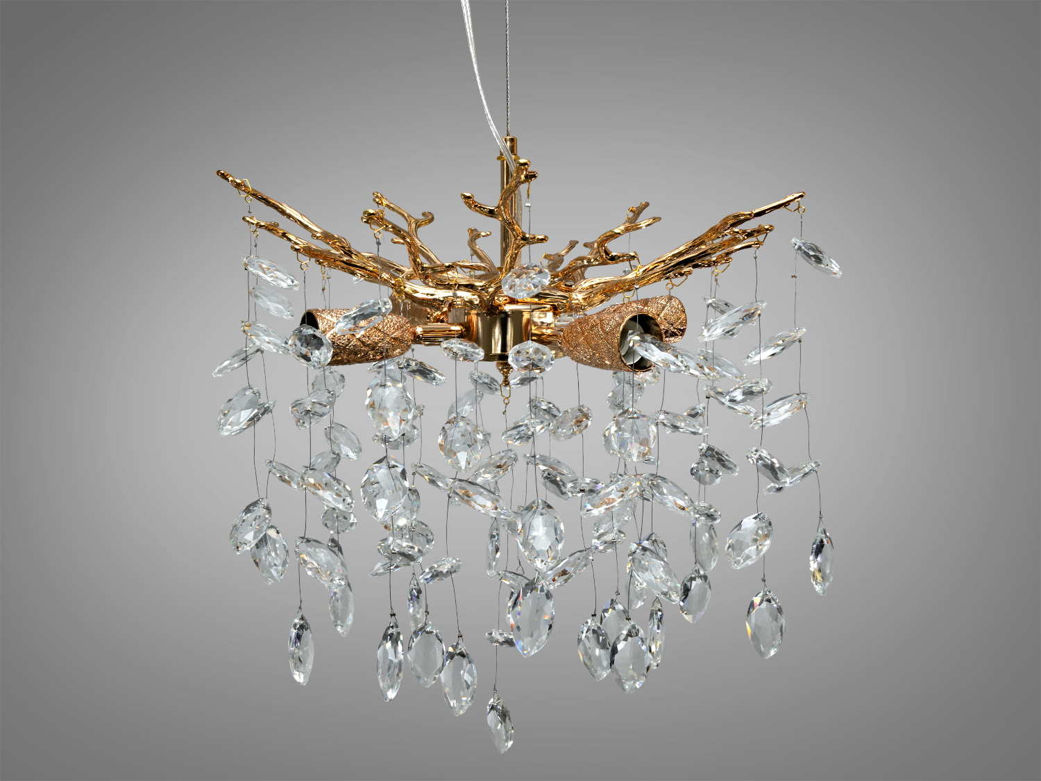 Підвісна люстра з кришталевими краплями, закріплена на золотистій основі з декоративними гілками, підходить для сучасного інтер′єру.