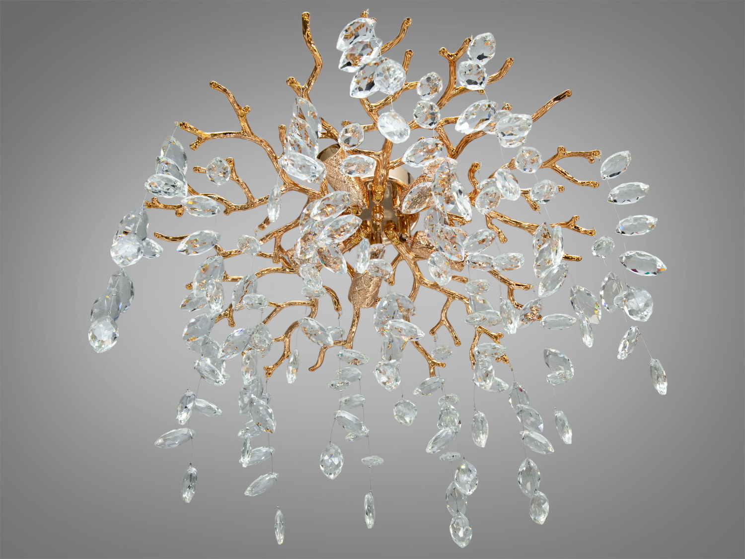 Люстра з гілками, кришталеві підвіски додають елегантності. Ідеальна для освітлення просторих приміщень.