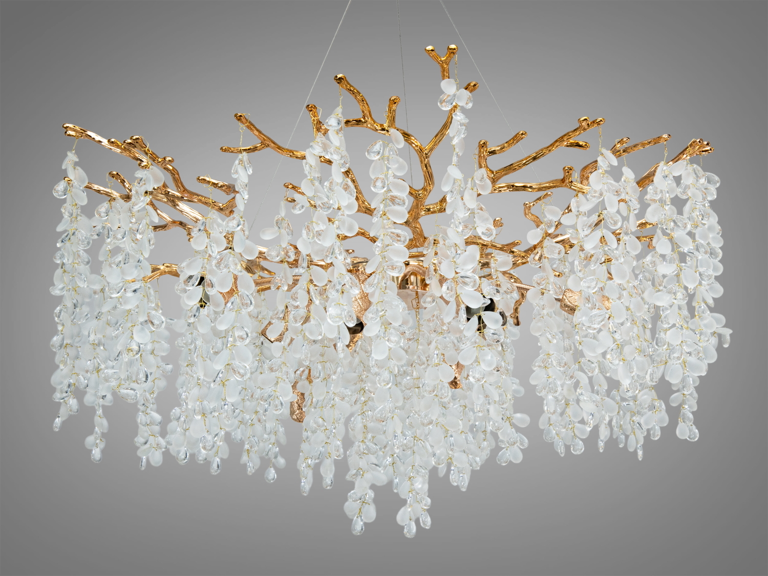 Підвісна кришталева люстра «Гліцинія», золото, 10xE14. Кругла форма, алюмінієвий каркас, скляні підвіски, монтажна планка, регульована висота. Для кімнат до 20 м².