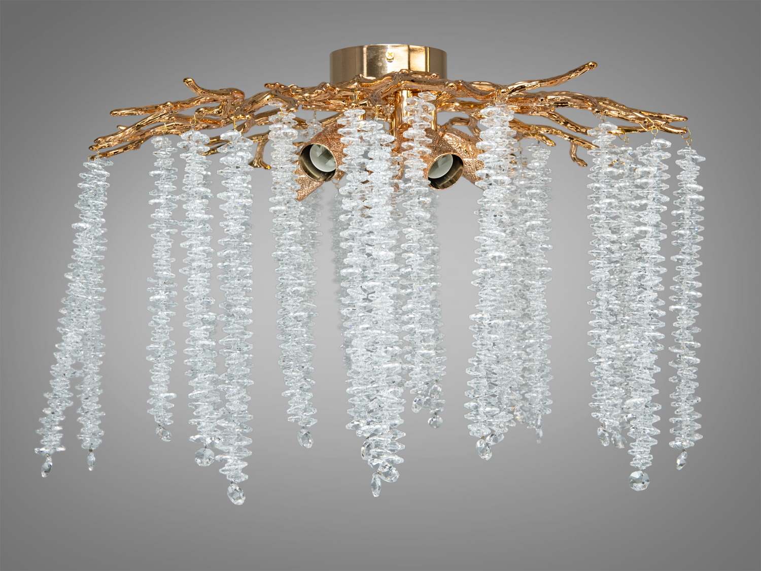 Стельова люстра з кришталевими підвісками на гіллястій золотистій основі. Підходить для монтажу на стелю у вітальні.