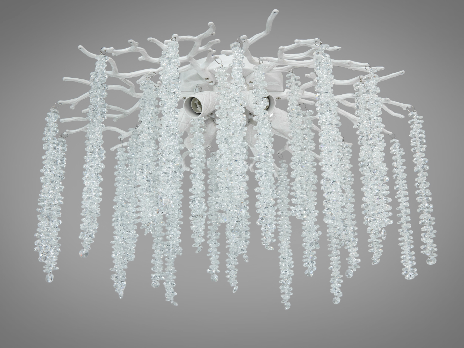 Стельова люстра з численними кришталевими підвісками, що створюють ефект водоспаду. Підходить для вітальні.