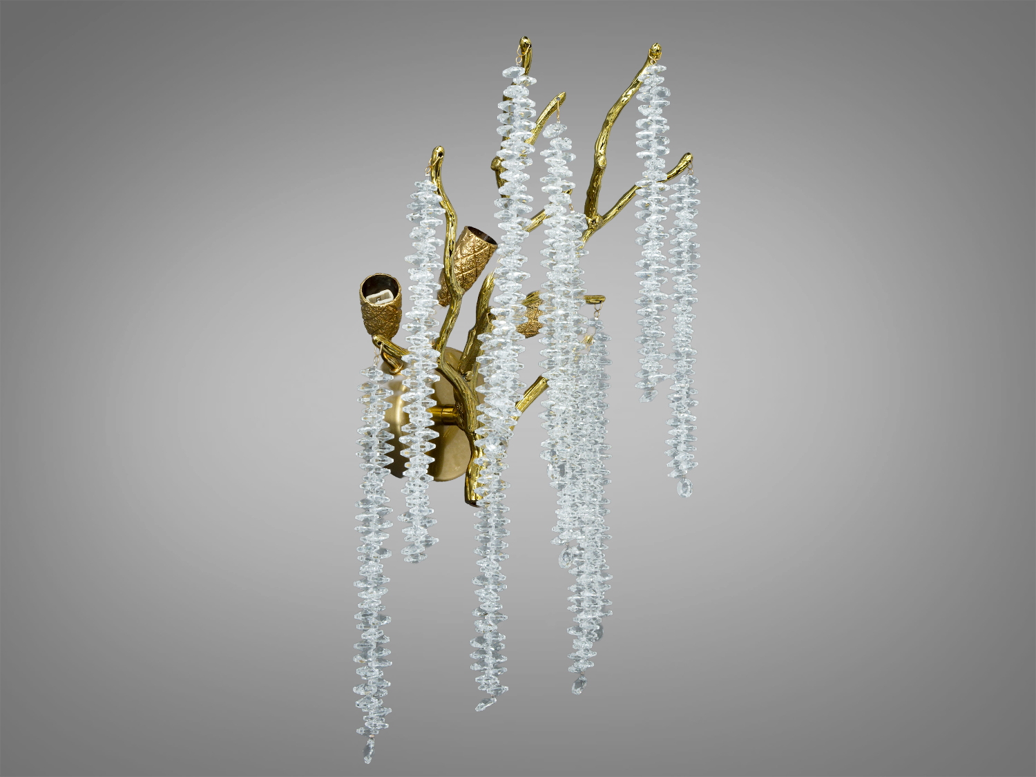 Елегантний світильник з кришталевими підвісками на бронзових гілках, що додає розкішності. Підходить для вітальні або спальні.