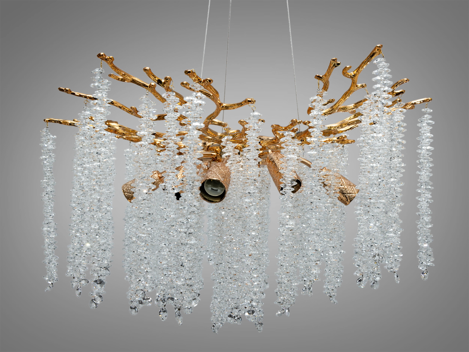 Підвісна кришталева люстра Гліцинія, золото, 8xE14. Регульована висота, монтажна планка, алюмінієвий каркас і кришталеві підвіски. Освітлення до ≈16 м², керування настінним вимикачем.