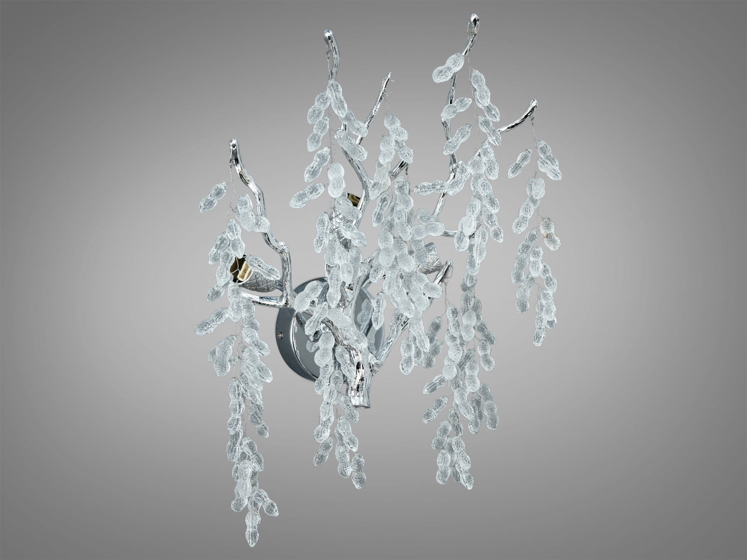 Світильник із металевим каркасом та підвісками, що нагадують крижані грона. Ідеальний для сучасних інтер′єрів.