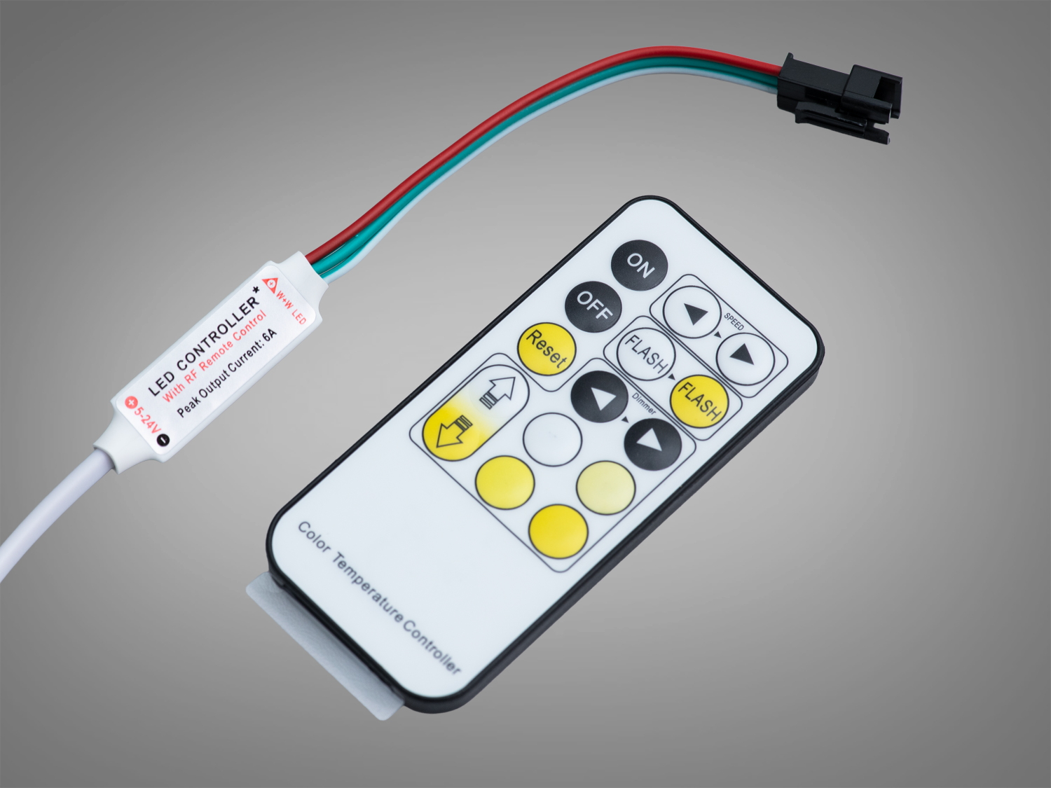 Пульт дистанційного керування LED-контролером з кольоровими кнопками для регулювання яскравості та режимів освітлення в інтер′єрі.
