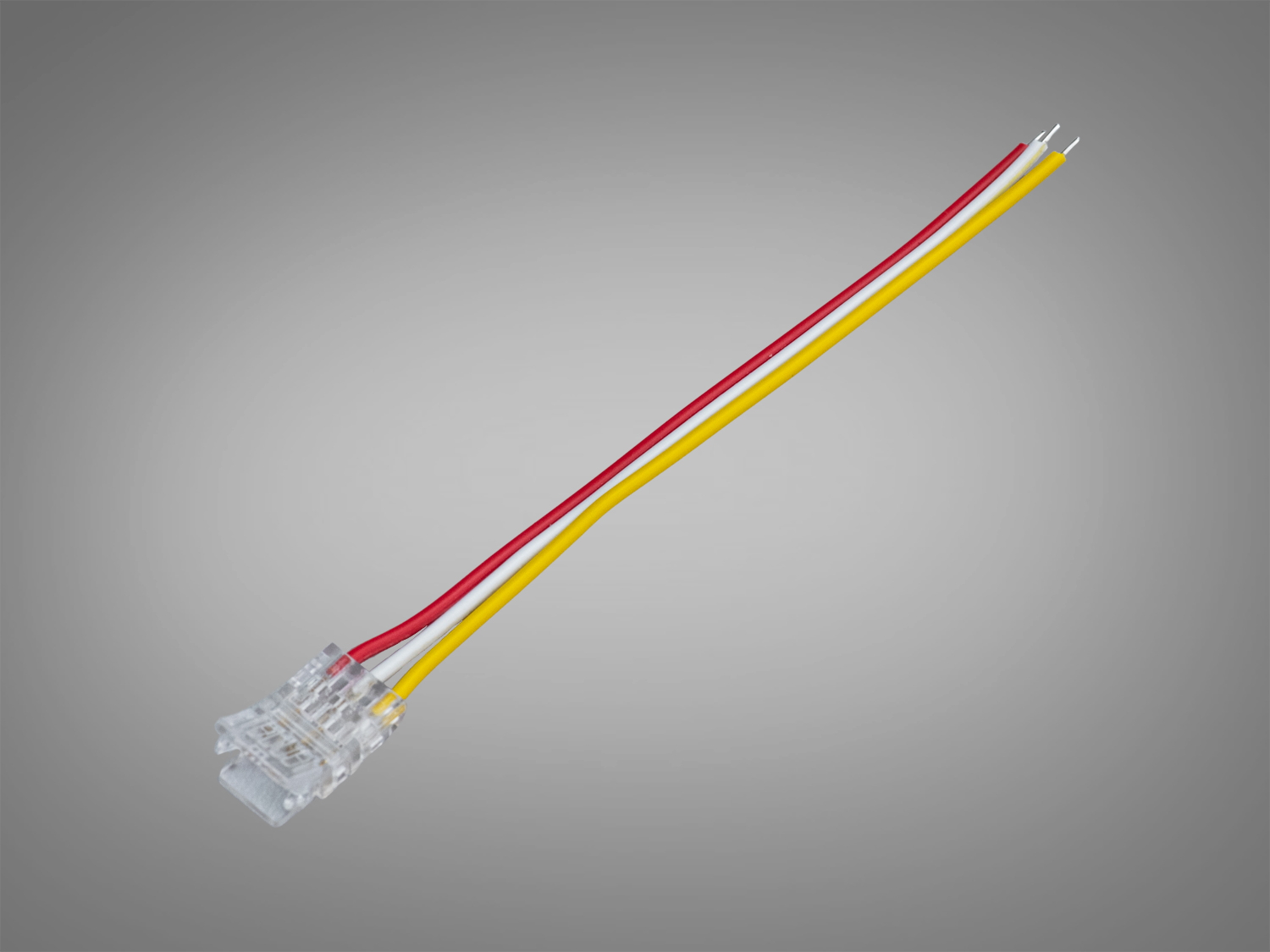 Прозорий конектор із трьома кольоровими дротами: червоним, жовтим і білим. Призначений для з′єднання світлодіодних стрічок.