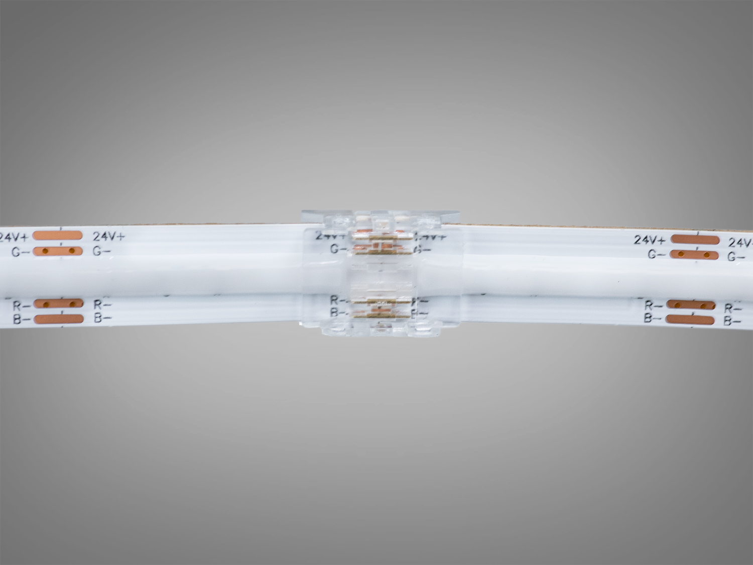 Прозорий конектор з′єднує дві LED стрічки, забезпечуючи надійний електричний контакт без пайки.