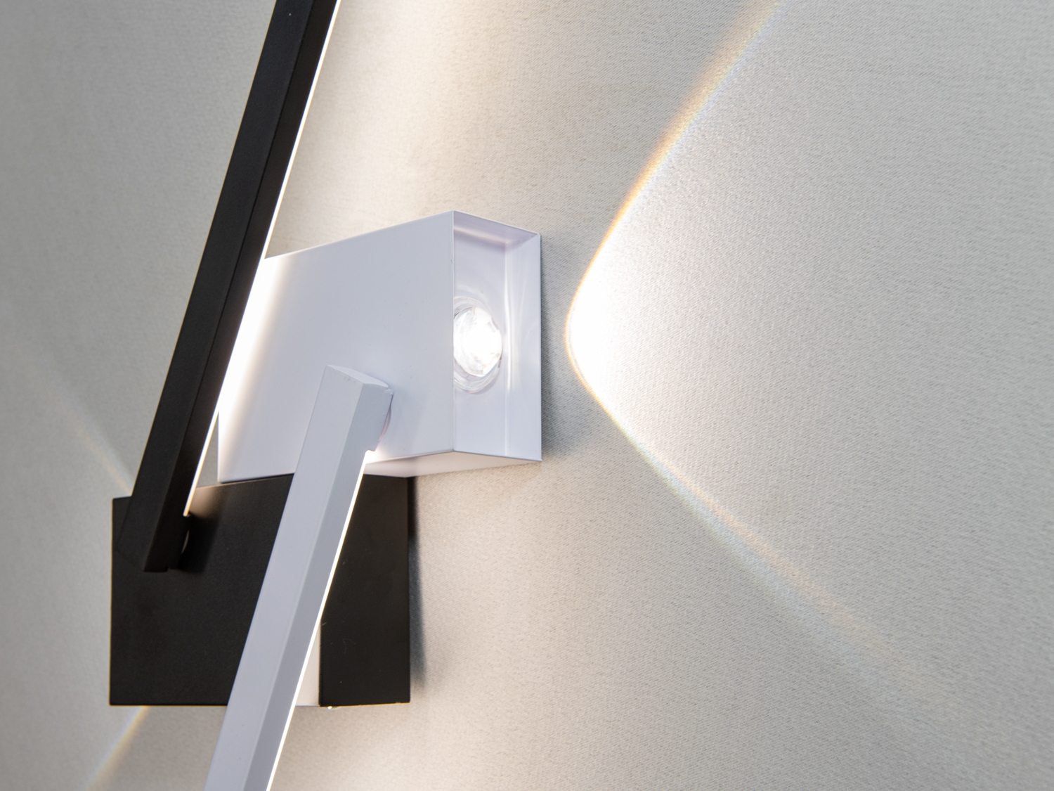 Настінний LED світильник у кабінет, колір чорний+білий, 25W