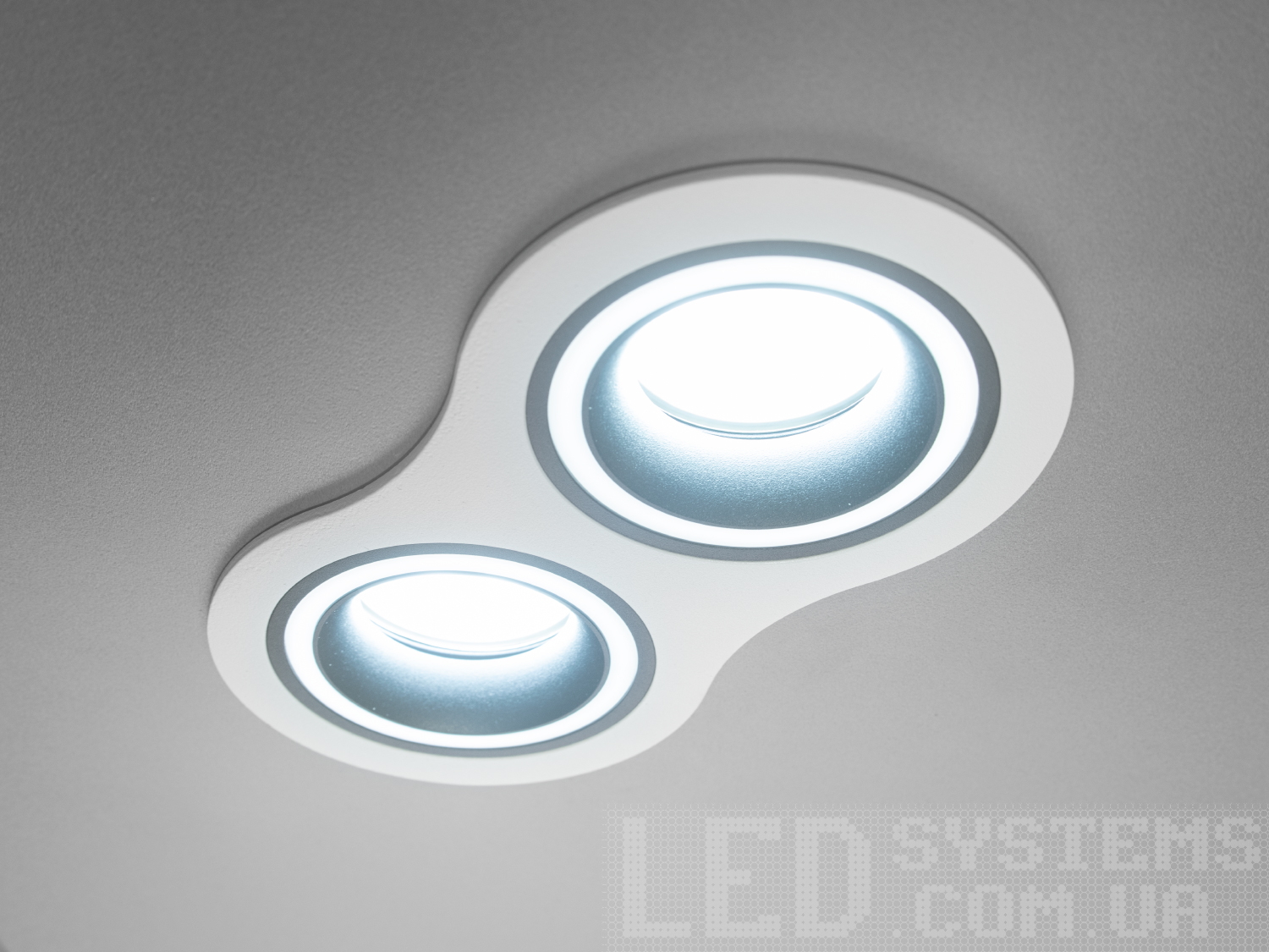 Ультрасучасний, суперстильний, здвоєний, алюмінієвий точковий світильник серія 