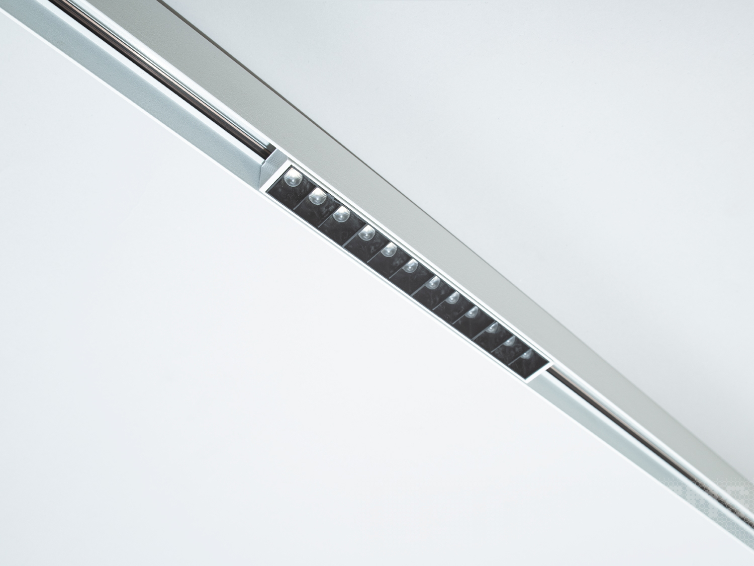 Лінійний світлодіодний білий трековий світильник магнітний, 12 Вт