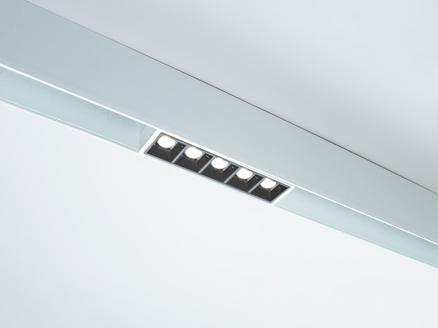 Лінійний трековий лед світильник для магнітної системи, 6 Вт, білий