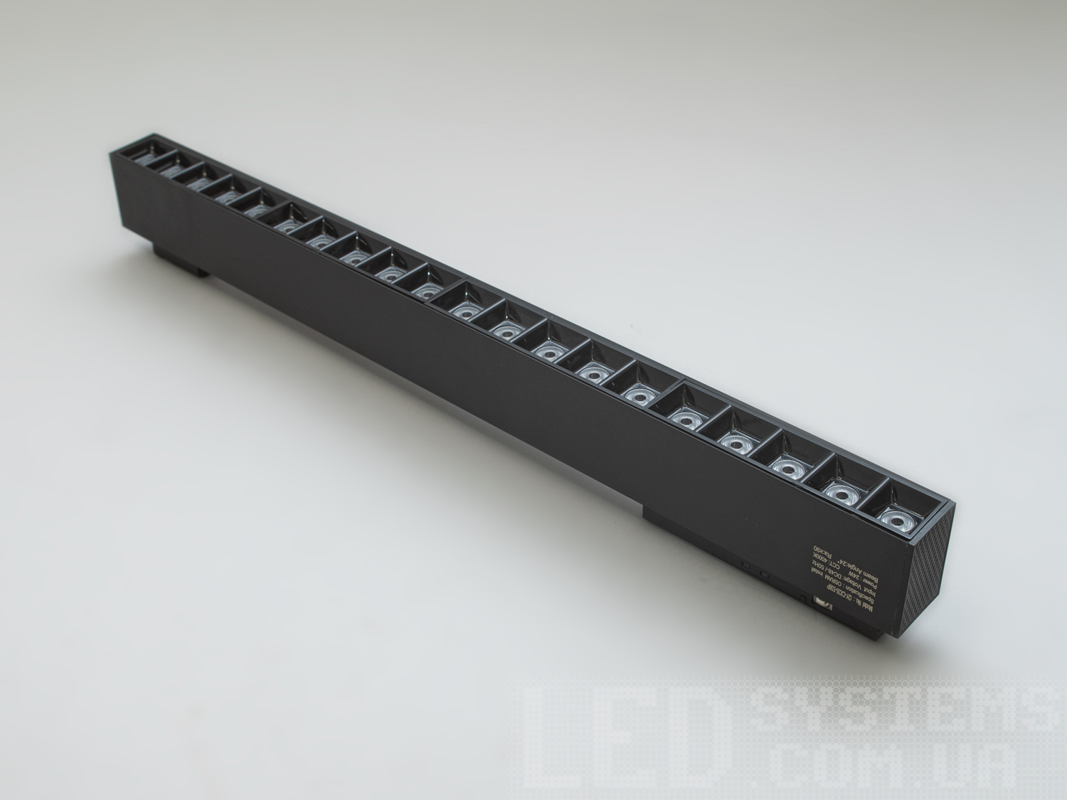 Лінійний трековий світильник для магнітної системи, 24 Вт, чорний