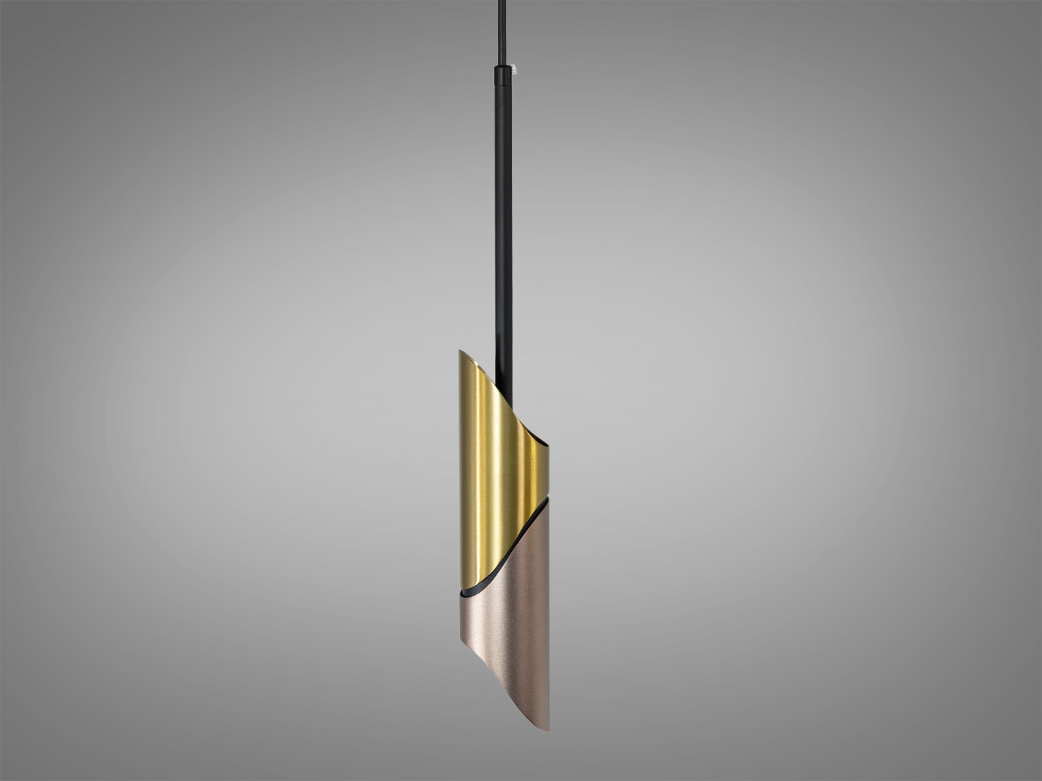 Підвісний світильник з металевим корпусом, що має конічну форму. Підходить для сучасного інтер′єру з акцентом на стильний дизайн.