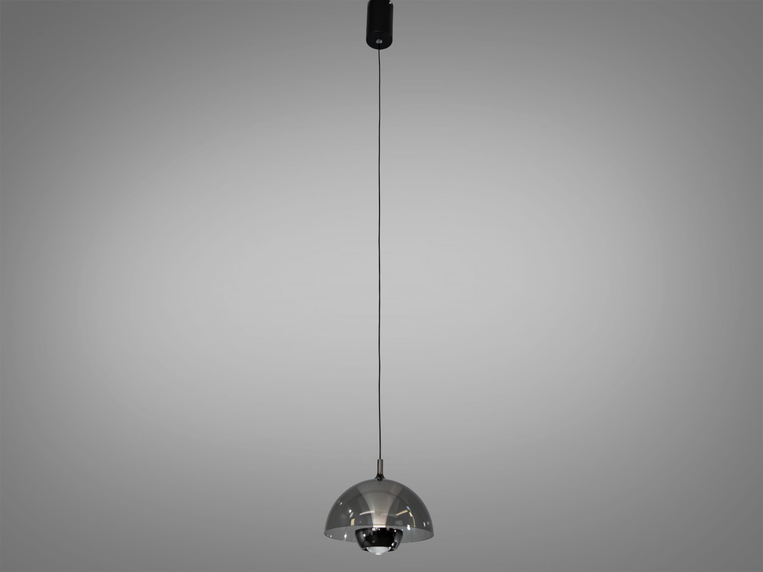 Підвісний світильник на довгому шнурі, ідеальний для високих стель.