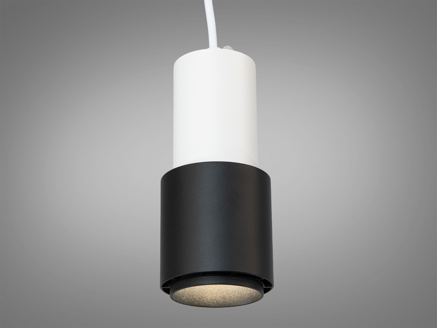 Чорний підвісний світильник з металу з цоколем GU10 та керуванням настінним вимикачем. Спрямоване акцентне світло для дому, кафе та вітрин.