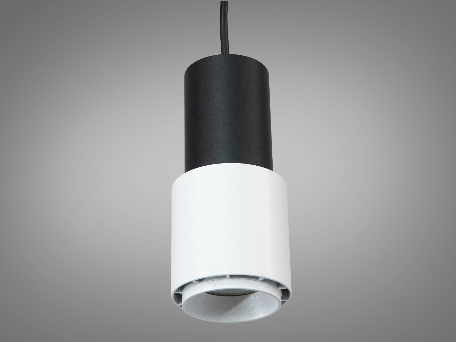 Чорний підвісний світильник з металу з цоколем GU10 та керуванням настінним вимикачем. Спрямоване акцентне світло для дому, кафе та вітрин.