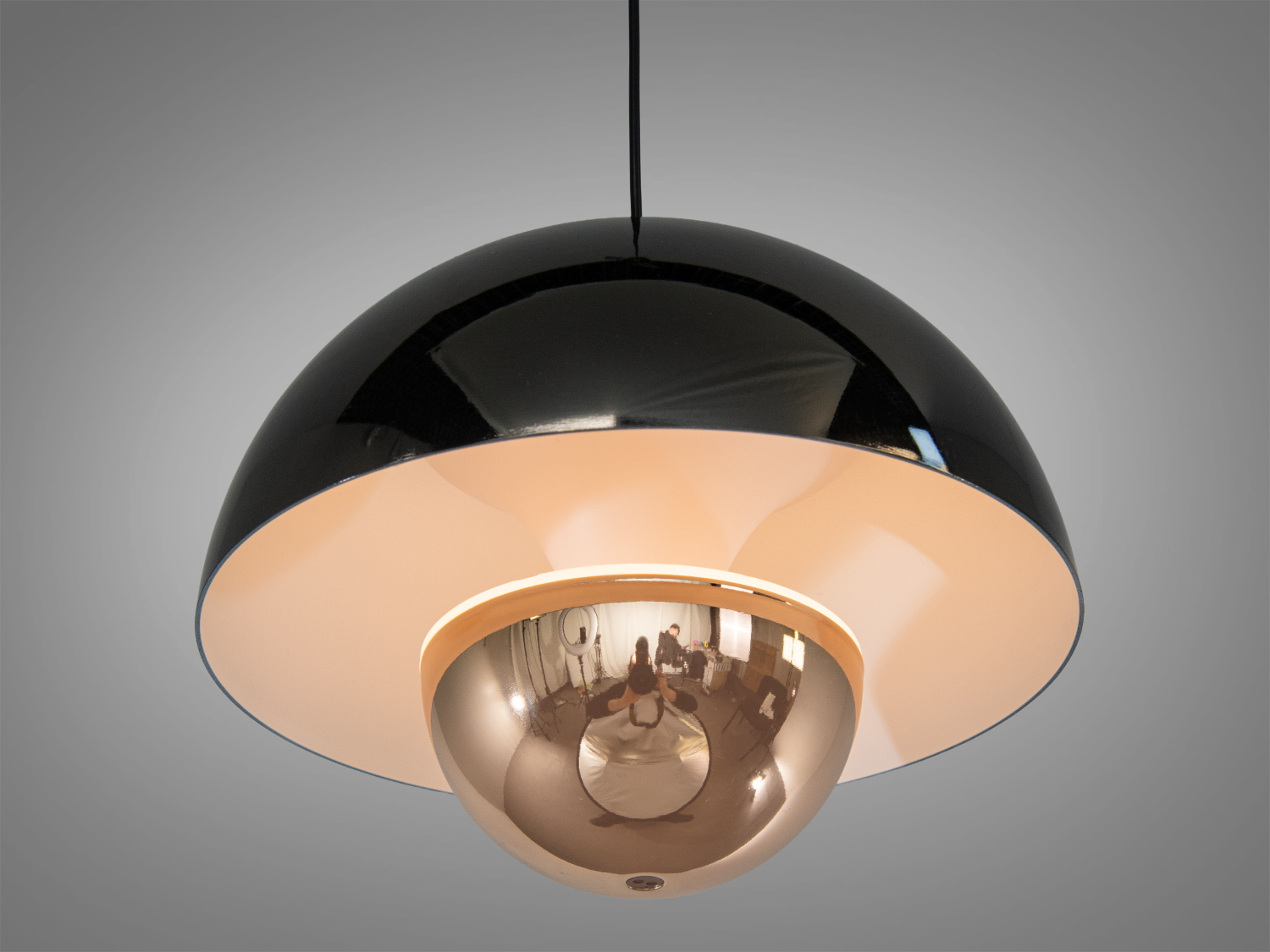 Одинарний LED підвіс Diasha 5 Вт у відтінку молочний+золотий з керуванням помахом руки та підтримкою настінного вимикача. Для локального та акцентного освітлення.