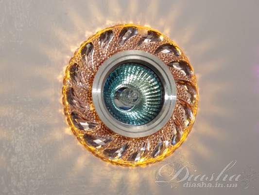 Кругла стельова лампа з рожевими кристалами, що створюють декоративний ефект. Ідеальна для сучасного інтер′єру.