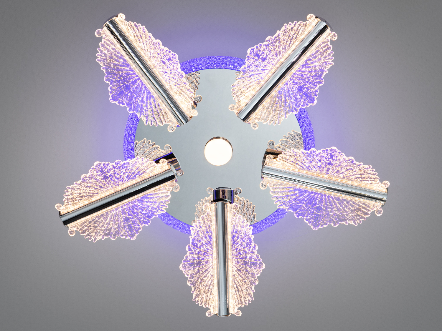 Лампа з п′ятьма акриловими плафонами, підсвічування у фіолетових тонах, круглий металевий корпус, дистанційне керування, для сучасних приміщень.