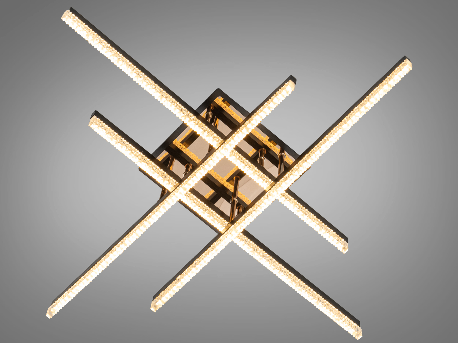 Світильник з теплим світлом, що має перехресні світлодіодні елементи, ідеальний для затишної атмосфери в домі.