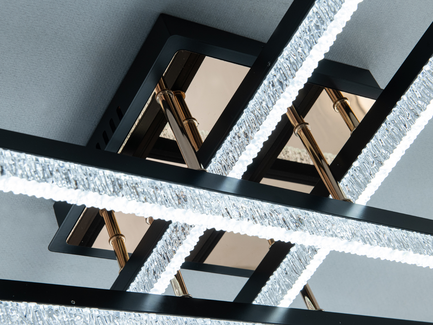 Світлодіодна стельова люстра чорна 60Вт до 10м²