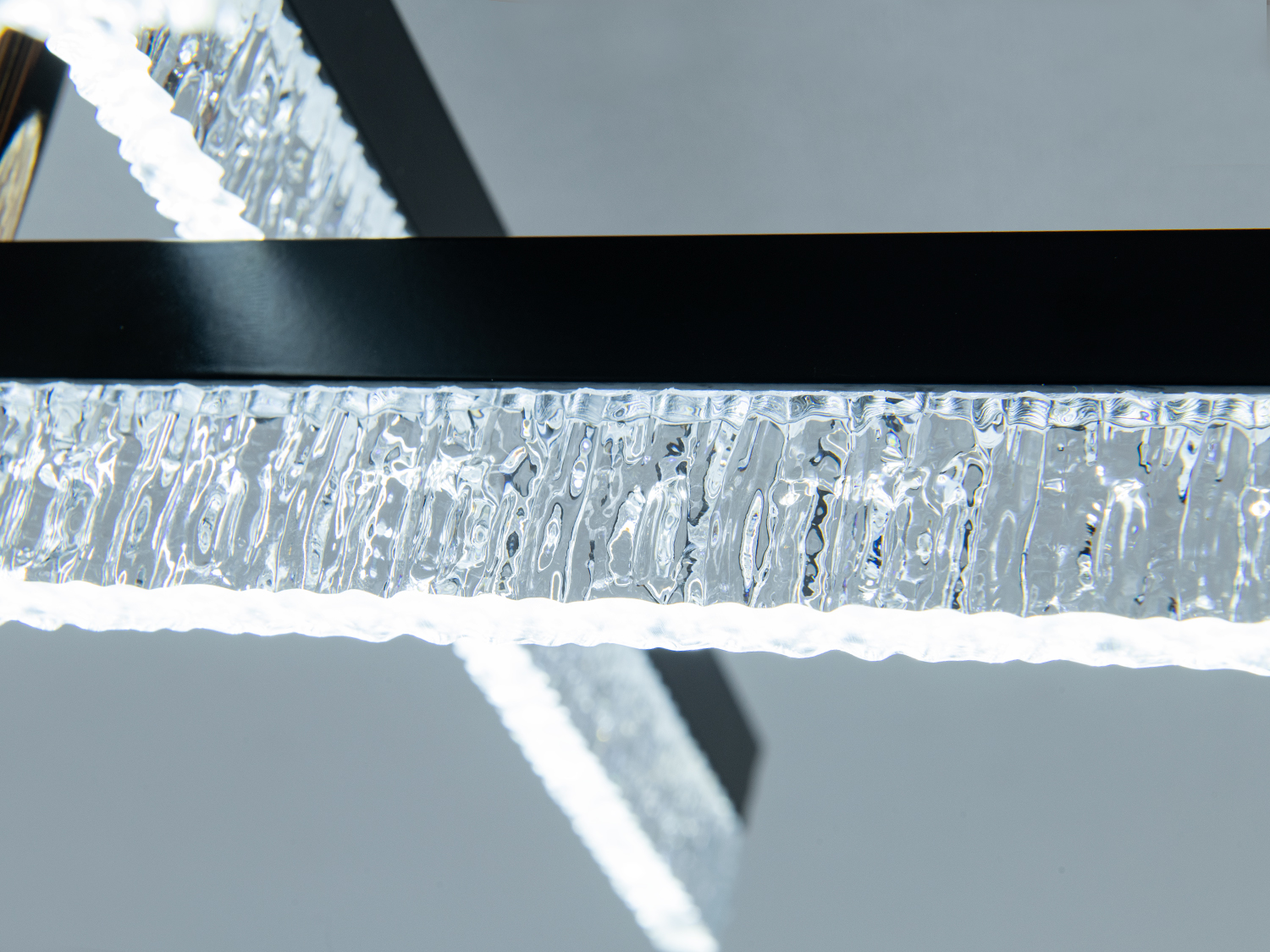 Світлодіодна люстра стельова 42Вт чорна 3 лінії