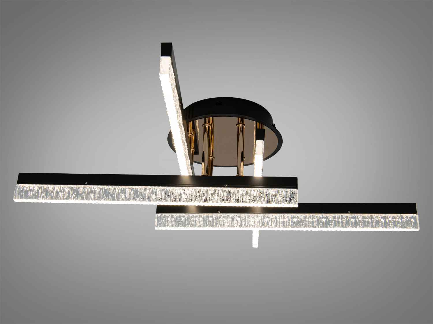 Чорна світлодіодна стельова люстра 42 Вт з трьома перехрещеними панелями. Підходить для кімнат до 7 м², без пульта, сучасний мінімалістичний дизайн.