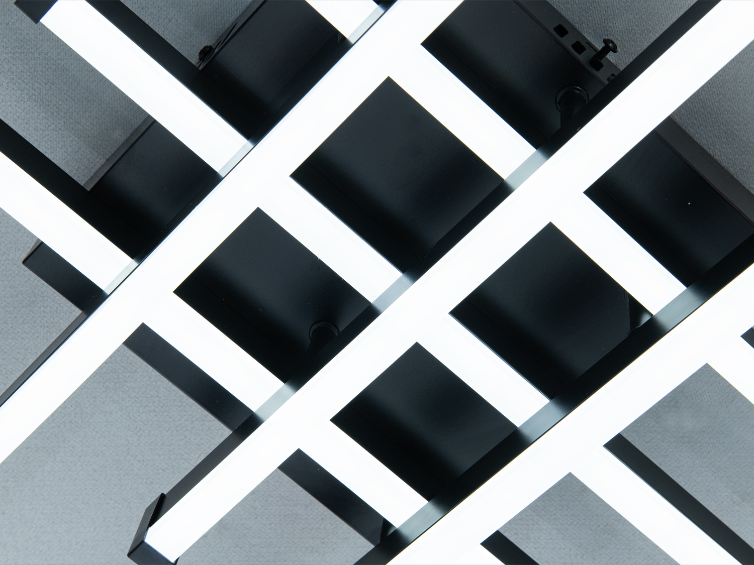 Стельова LED люстра чорна 70 Вт 6 модулів