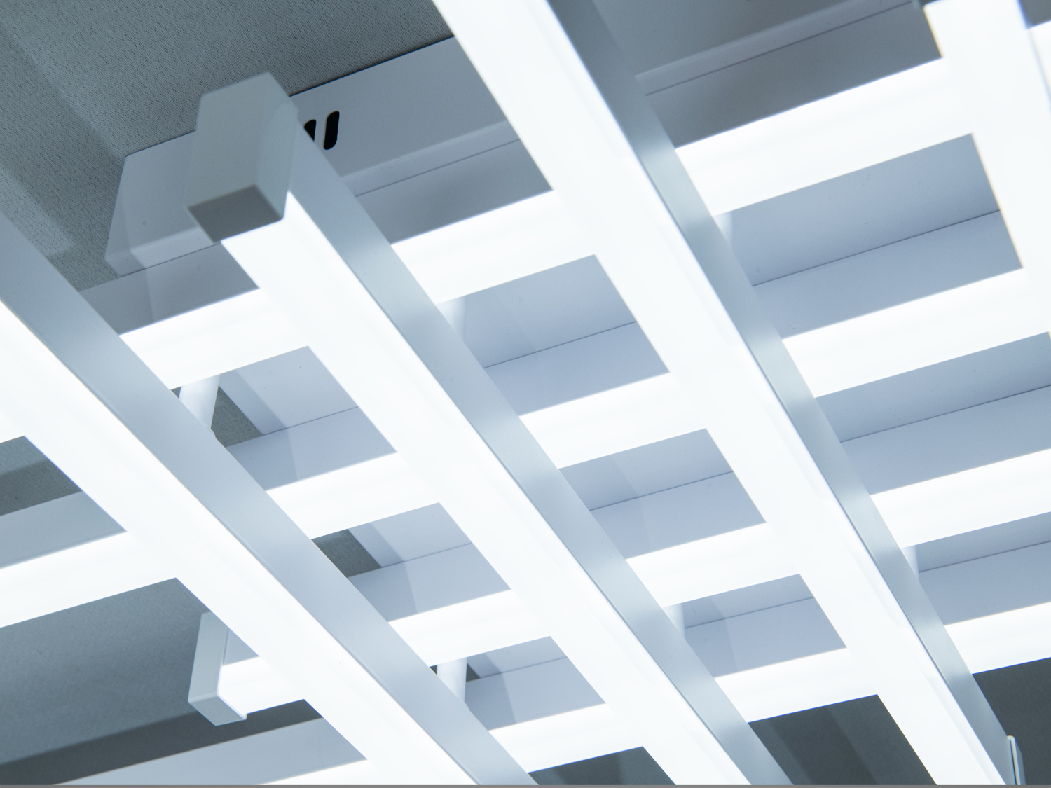 Світлодіодна стельова люстра біла 8 модулів 90 Вт