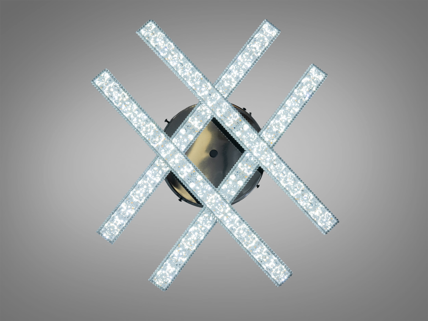 Світлодіодний світильник із діагонально розташованими акриловими панелями, що створюють стильний візерунок, підходить для офісних приміщень.