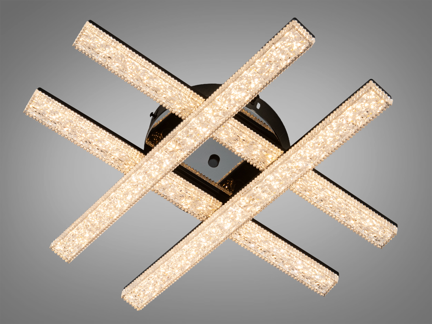 Квадратний світильник із акриловими LED-панелями, що перетинаються, створює м′яке світло, ідеальний для вітальні.