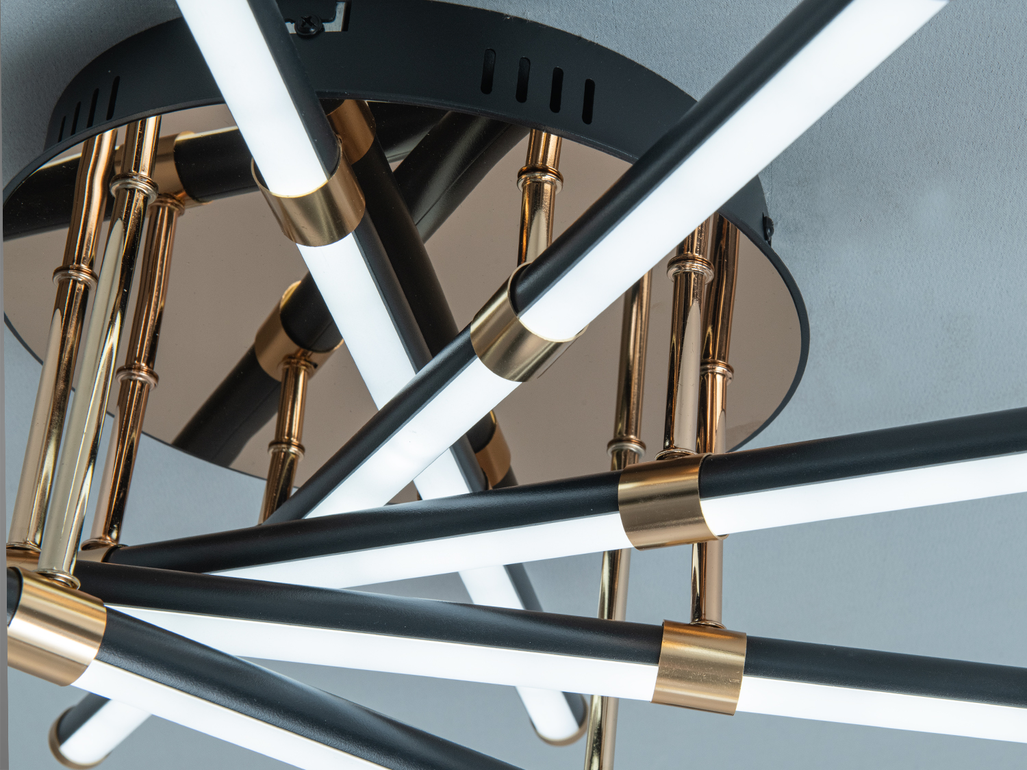 LED стельова люстра чорна 70 Вт до 12 м²