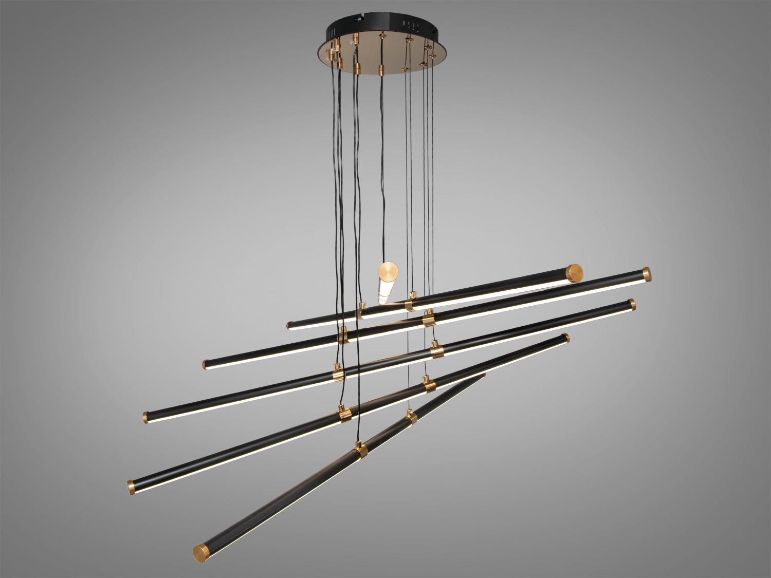 Світильник з горизонтальними світлодіодними трубками, підвішеними на тонких тросах. Підходить для мінімалістичних просторів.