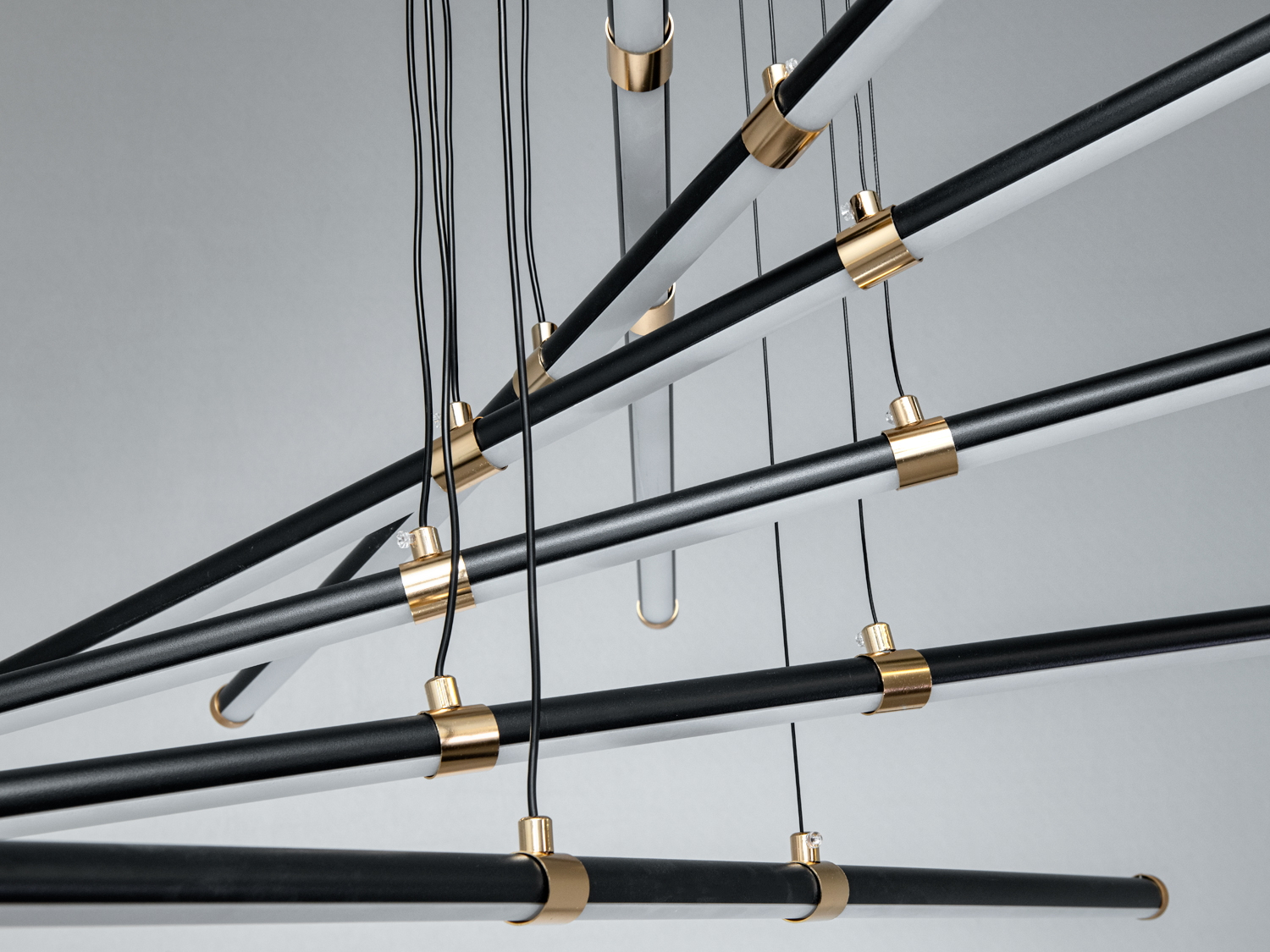 LED підвісна люстра чорна 140Вт 25м²