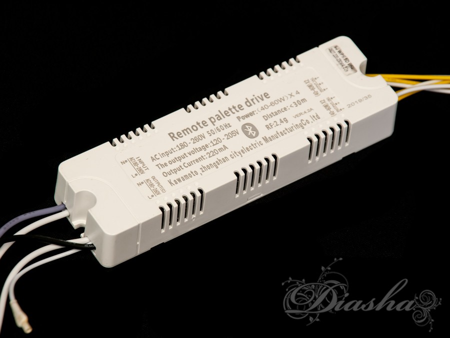 Універсальний комплект для переобладнання світлодіодних люстр.Блок приймача пульта встановлюється місце рідного блоку живлення світлодіодної люстри. Цей комплект може бути використаний на люстрах з робочим струмом світлодіодних модулів від 210 до 300 мА. Діммер має 4 вихідні канали для підключення до стандартної світлодіодної люстри, схема підключення 
